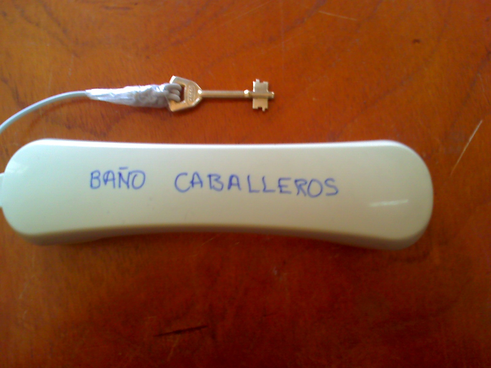 Llavero para no perdar la llave del baño. | Erudeando con Duker